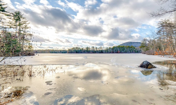Moultonborough Casa | Newly Built Home Across From Lees Pond!