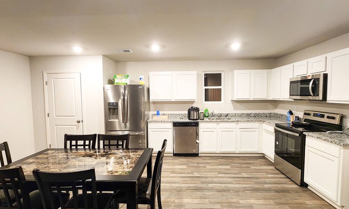 Shepherdsville Casa | Newly Built Home Shepherdsville KY Close by Bernheim Forest 10mins to Louisville