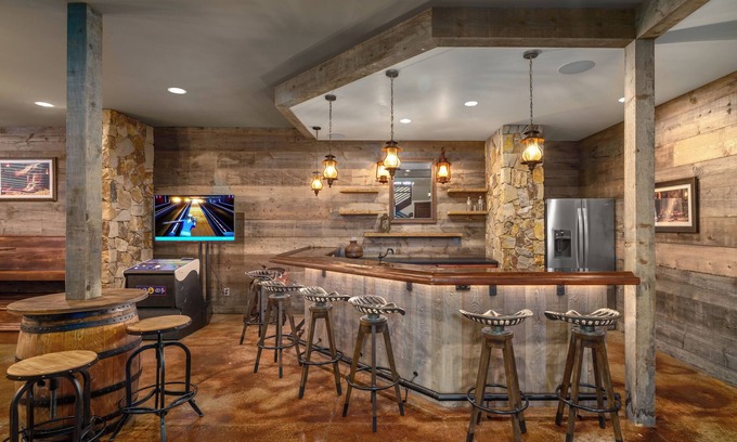 Steamboat Springs Cabina | Newly built luxury home with western bar and a short walk to the gondola