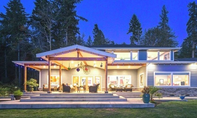 Belfair Casa | Newly Built Luxury 4 bedroom Waterfront Home