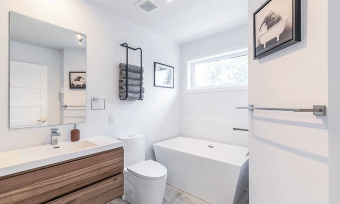 Lafleche Apartamento | Newly Built Modern Family 3 BR Free Parking