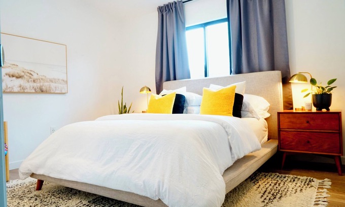 Mira Mesa Casa | Newly Built, Modern Guest House