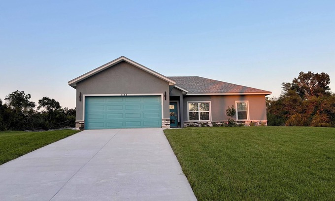 Avis Oaks Casa | Newly built modern 3-bedroom house close to Hospital, Springs, and Beach.