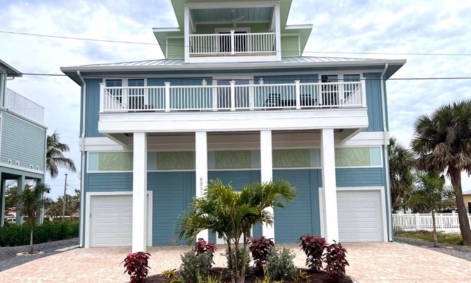 Mid Island Casa | Newly Built! Pool! Your perfect beach getaway! Gulf-Side, Beach!