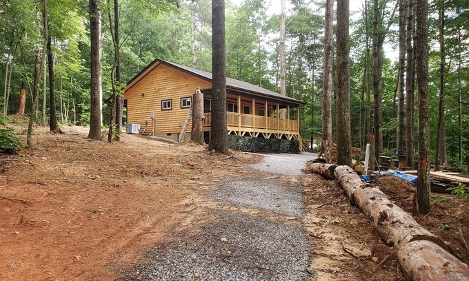 Hendersonville Cabina | Newly built private cozy cabin 15 min to Hendersonville, Lake Lure, Chimney Rock