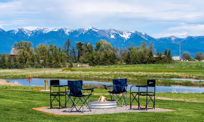 Kalispell Cabina | Centrally Located Rustic Cabin w/ Mountain Views