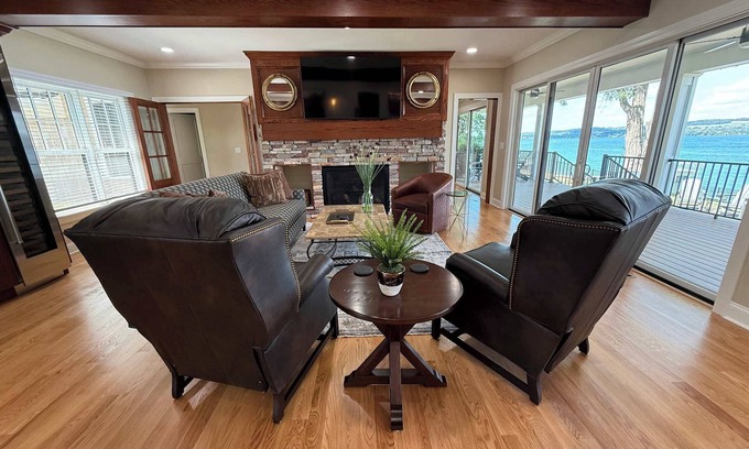 Mandana Casa | Newly Built! Skaneateles Level Lakefront-Ready to Rent!