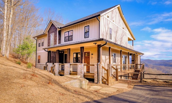 Bear Lake Reserve Casa | Newly Built! Spacious 7 Bedroom Home With A View!