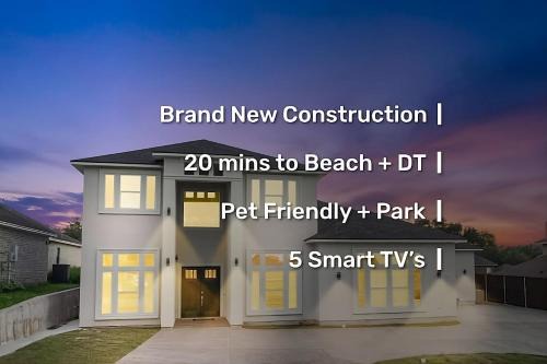 Calallen Casa | Newly Built Stylish Retreat with Designer Kitchen - Near Park & Beach