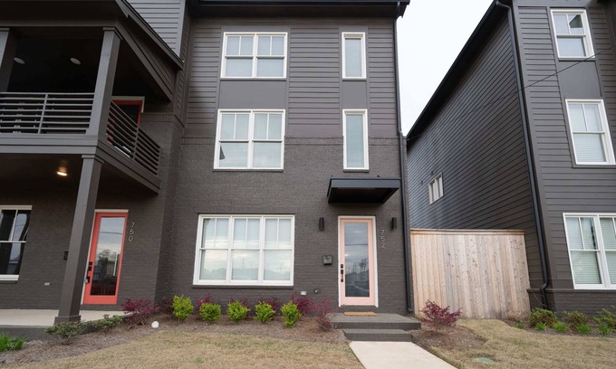 Cooper-Young Historic District Casa | Newly Built Townhome - Close to Everything Midtown