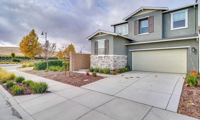 Tracy Casa | Newly Built Tracy Home w/ Backyard + Pool Access!