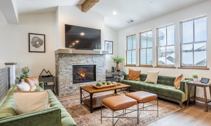 Mammoth Lakes Casa | Newly Built Updated 3 Bed 2 and a half bath Creekhouse at Snowcrk Resort 1463 Amazing Mountain Views
