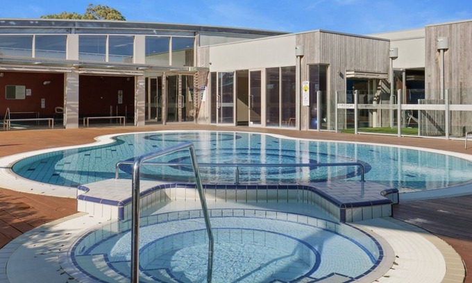 Inverloch Casa | Newly built with WiFi & Healthclub, pool & gym access