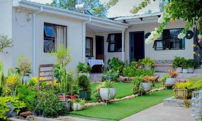Blantyre Casa | Newly completed cozy hideaway between airport and city centre. Amazing garden!