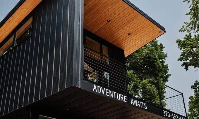 Flippin Apartamento | Newly constructed river front loft located only feet away from the banks of the White River