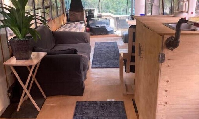 Kerhonkson Casa | Newly converted 3-season bus. Outdoor shower.