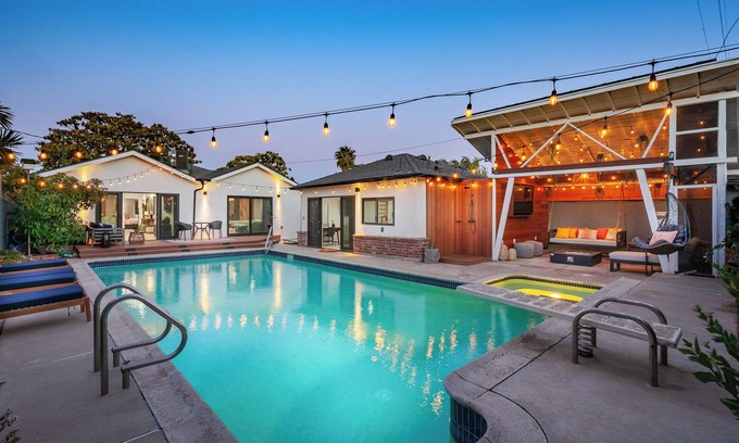 Westchester Casa | New Home w/ private Pool, Jacuzzi, & Sauna. Open for entertaining. Close to LAX