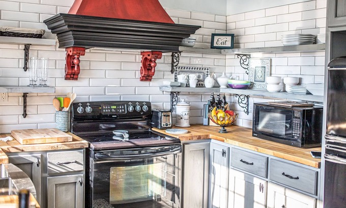 Brighton Apartamento | Newly designed loft in historical home w/fire pit, beaches and hiking trails.