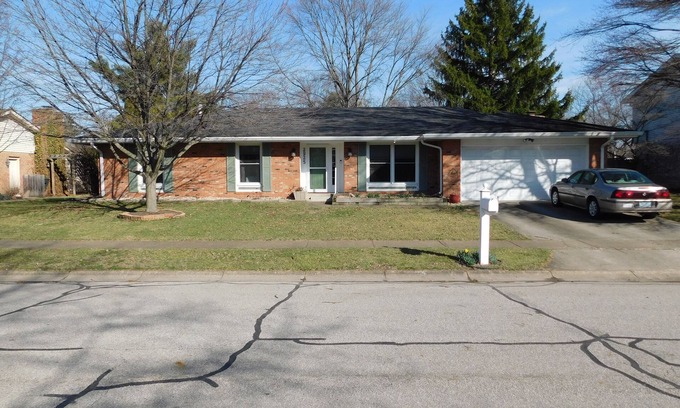 Columbus Apartamento | Newly finished basement apartment with private entrance in Columbus Indiana.