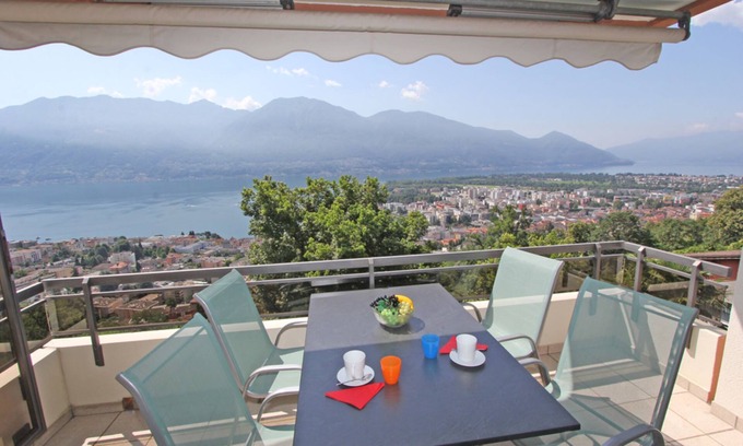 Muralto Apartamento | Newly furnished apartment in a small residence on a sunny slope above Locarno