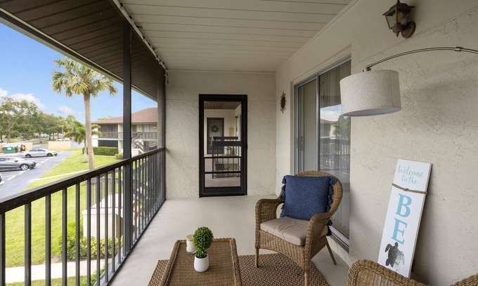 Jupiter Village Condominio | Newly Furnished condo, close to beautiful Jupiter and Juno Beaches.