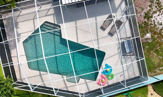 Lake Magdalene Casa | NEWLY LARGE HEATED POOL Modern home Ace Location Tampa Oasis - SEE 3D Tour