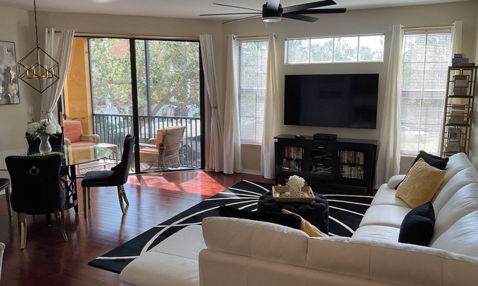 Sarasota Condominio | Newly listed…Beautiful Two Bedroom condo in Serenata!