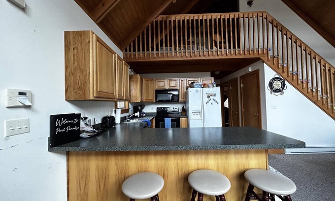 Alpine Lake Casa | Newly Listed!! Spacious secluded 3 bedroom w/loft cabin