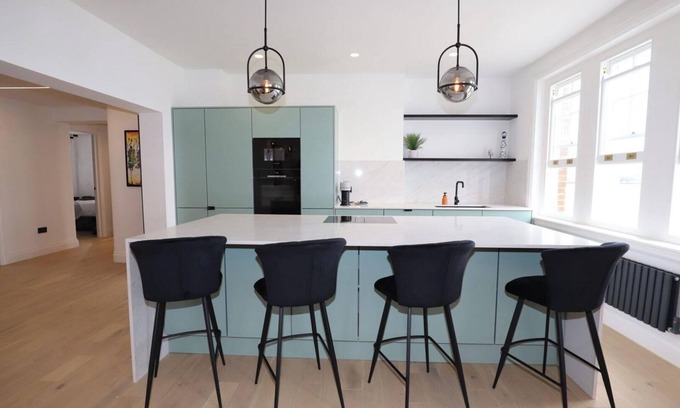 Canary Wharf Apartamento | Newly Refurbished w/ River Views