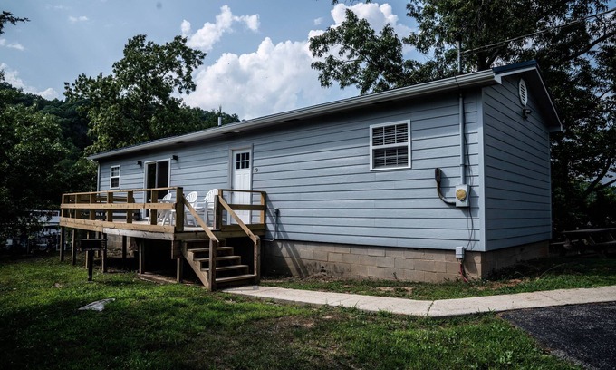 Albany Cabina | Newly Refurbished 2 Bedroom Duplex cabin in Albany, KY with Slip, Wi-Fi #19
