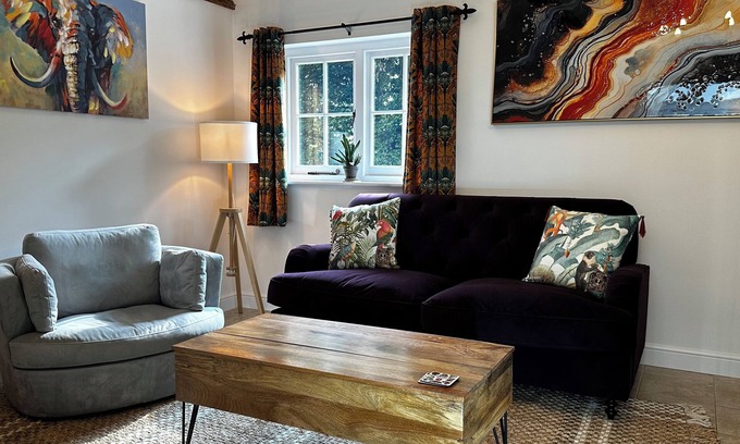 Willesborough Cabaña | Newly refurbished Coach House. Close to transport hubs.