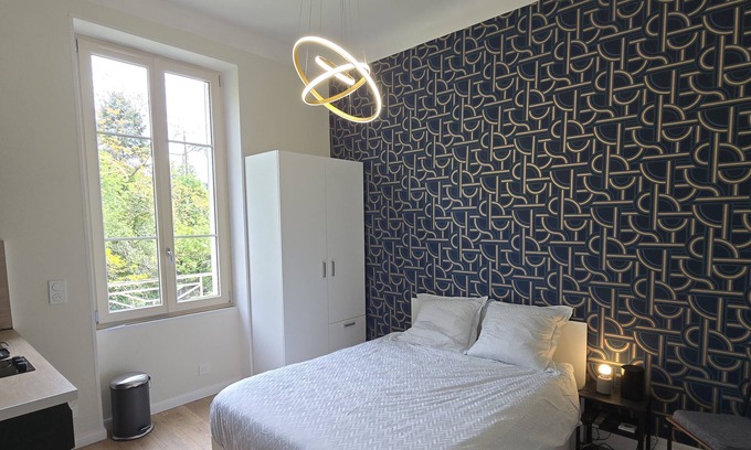 Chatel-Guyon Apartamento | Newly refurbished studio in a quiet, convenient location.