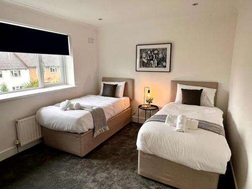 Acresford Casa | Newly Refurbished Sleep 6 Free Parking