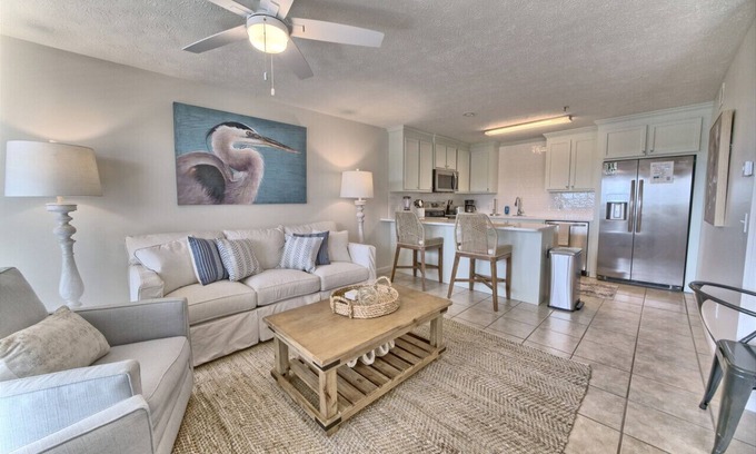 Summer Breeze Condominio | Newly Remodeled Beach Bliss: King Bed & Bunk Twins at Horizon South!