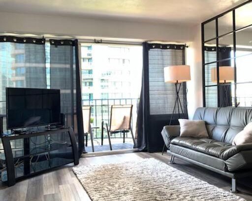 McCully - Moiliili Apartamento | NEWLY Remodeled 2 BDRM Queen