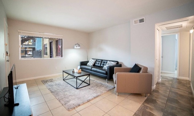Riverside Apartamento | Newly Remodeled 2Bed/1Ba Suite #32
