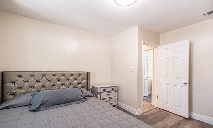 Riverside Apartamento | Newly Remodeled 2bedroom Apartment by the Riverside Plaza