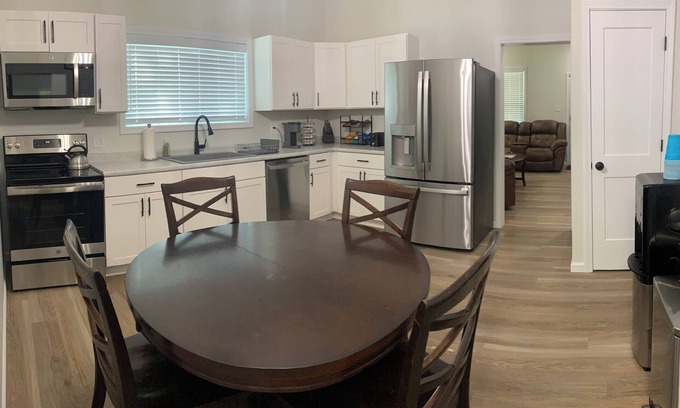 Marion Casa | Newly Remodeled 3-BR in heart of Marion