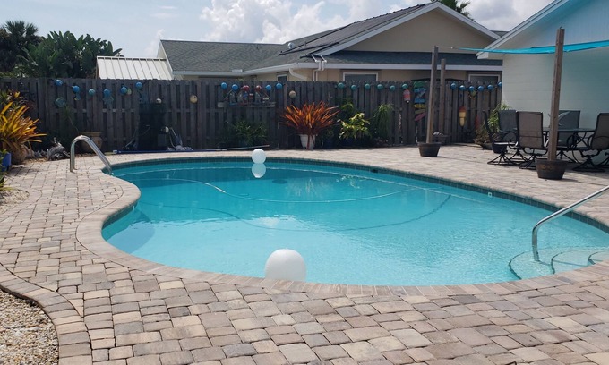 Ormond Beach Casa | Newly remodeled 3-2 pool home close to beach pets ok