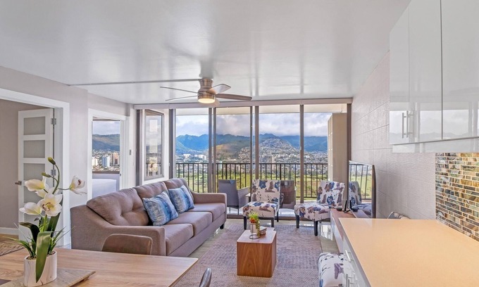 Waikiki Casa | Newly Remodeled - 30th Floor Suite with EPIC Mountain Views by Koko Resort Vacation Rentals