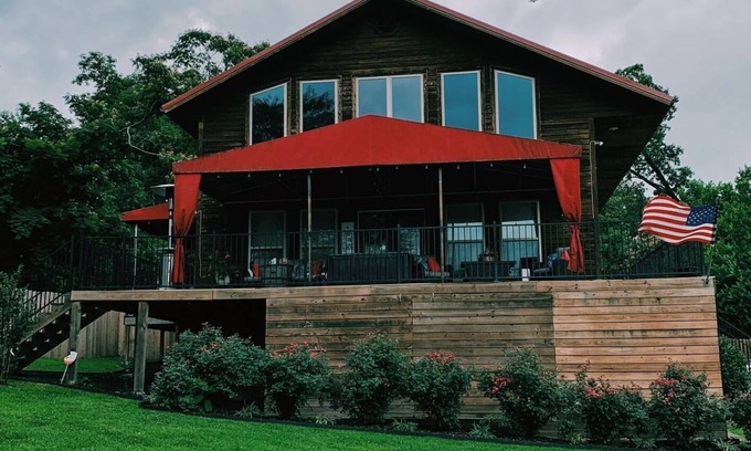 Beaver Shores Casa | Newly Remodeled 5 bed 3 bath Lake House with lake view and access!