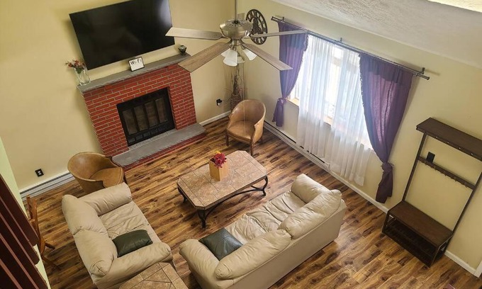 Tobyhanna Chalet De Esquí | Newly Remodeled 5 Bedroom Chalet in Prime Pocono