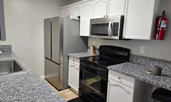 Raleigh Casa | Newly remodeled 5 BR in North -Central Memphis