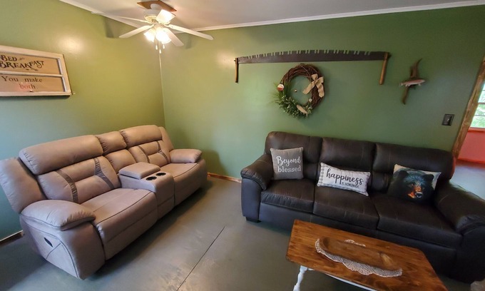 Cassville Casa | Newly Remodeled and Furnished 1 mile from Roaring River St Park!