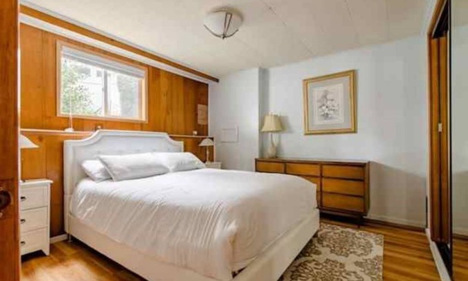 Tukwila Casa | Casa recién remodelada y amueblada con 100% de privacidad.