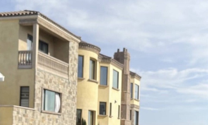 Peninsula Apartamento | Newly remodeled beach cottage steps to the sand with Ocean view. New everything!