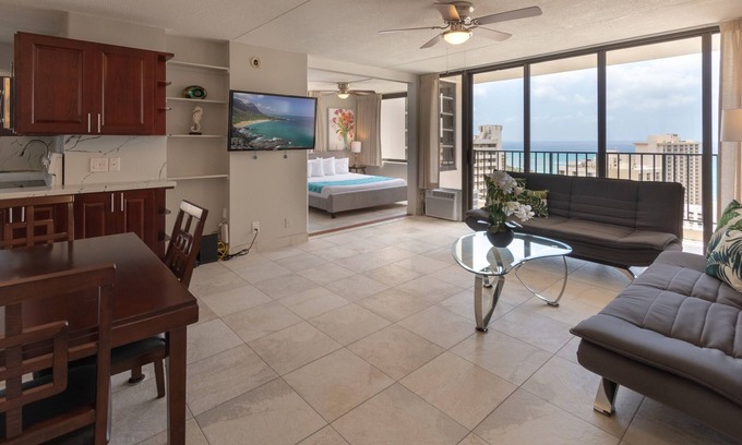 Waikiki Condominio | Newly Remodeled Corner Unit at the Waikiki Banyan with Diamond Head Views by Koko Resort Vacation Rentals