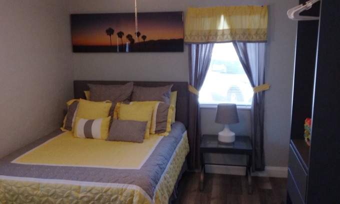 Cocoa Beach Cabaña | 💥Newly Remodeled, Cozy Cottage with FREE PARKING, and DIRECT BCH ACCESS!💥