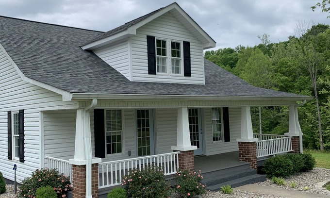 Albany Casa | Newly remodeled creekside farmhouse with a large back deck, 8 miles from Rowena.