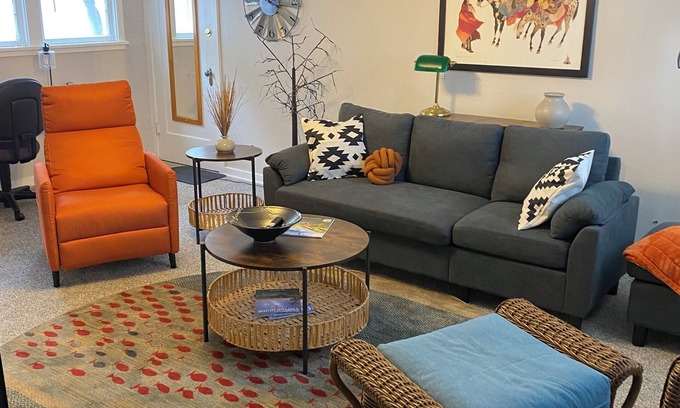Pendleton Apartamento | Newly remodeled desirable NW Hill home lower Apartment Walk to RoundUp/Downtown